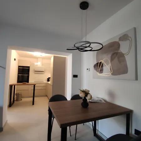 Amelie A4 Apartment